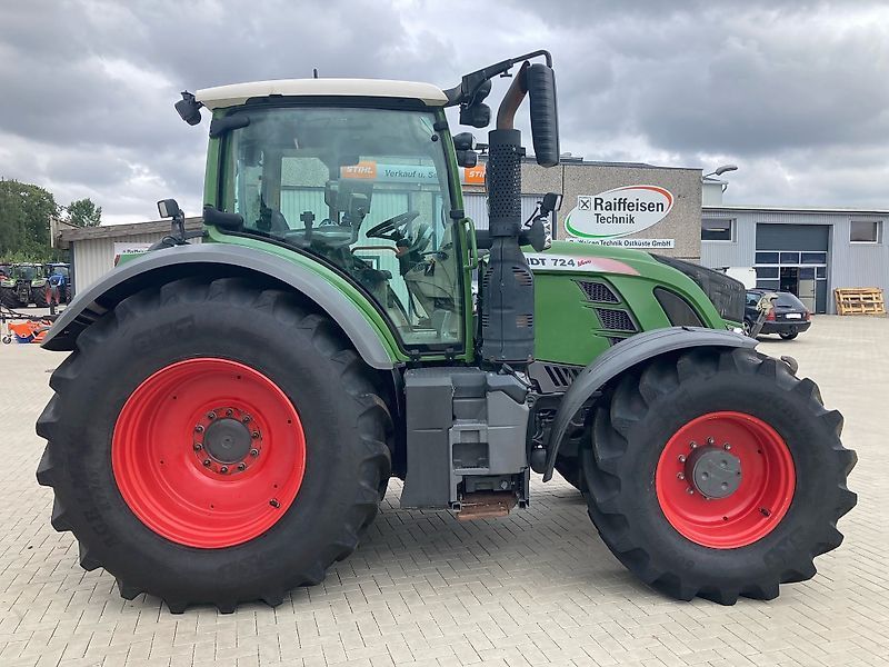 E-FARM: Fendt 724 Vario - Tracteur - id IMVWUCN - 86 000 € - Année: 2017 - Lecture du nombre d'heure: 7 952,Puissance du moteur (chevaux): 243,Allemagne