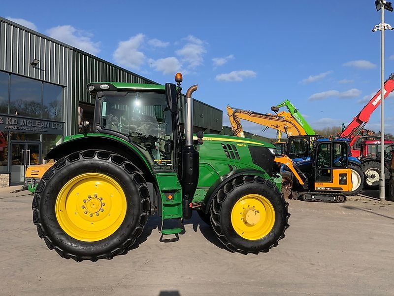 John Deere 6215 R Tractor 110.126 €
