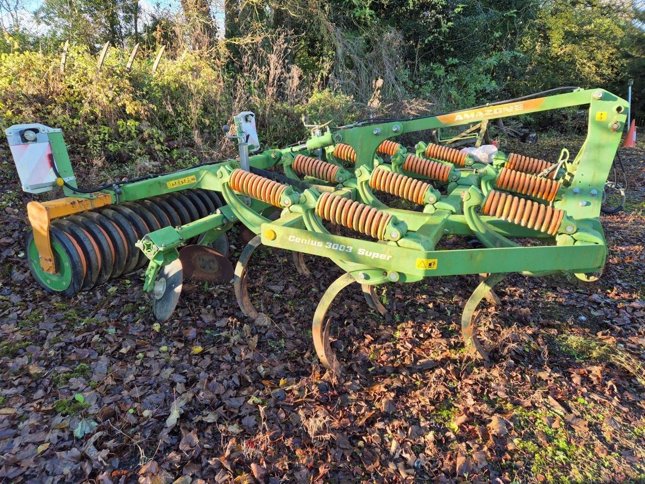 E-FARM: Amazone cenius 3003 - Grubber - id ZTSUFVG - 11.451 € - Baujahr: 2016 - Vereinigtes Königreich