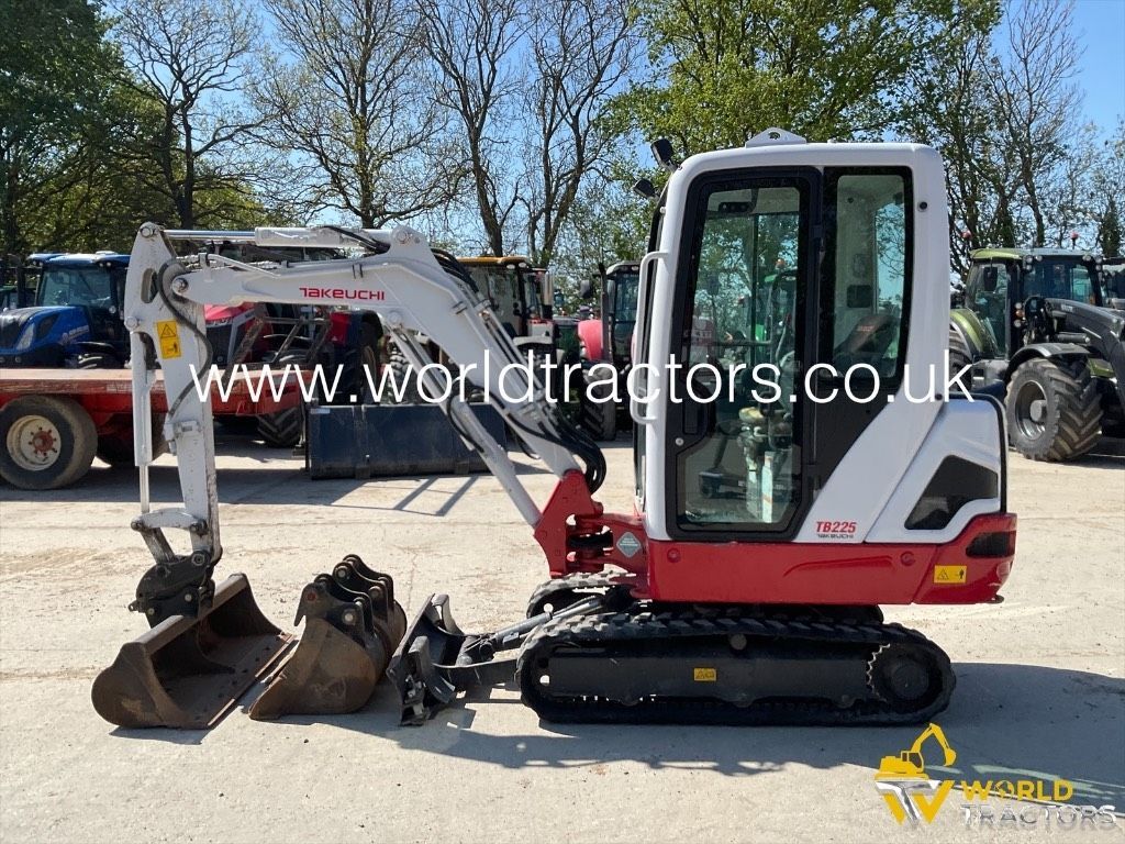 Takeuchi TB 225 Mini-pelle 19 362 €