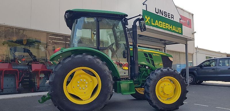 John Deere 5075 E Tractor €38,333