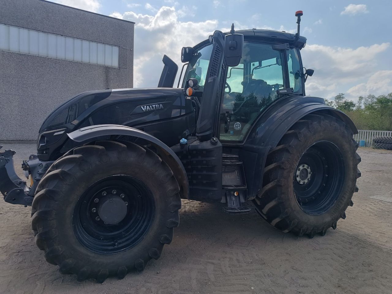 E-FARM: Valtra T234 Versu - Tractor - id U4PUWYL - Year of construction: 2019 - Engine hours: 5,400,Engine power (HP): 250,Italy