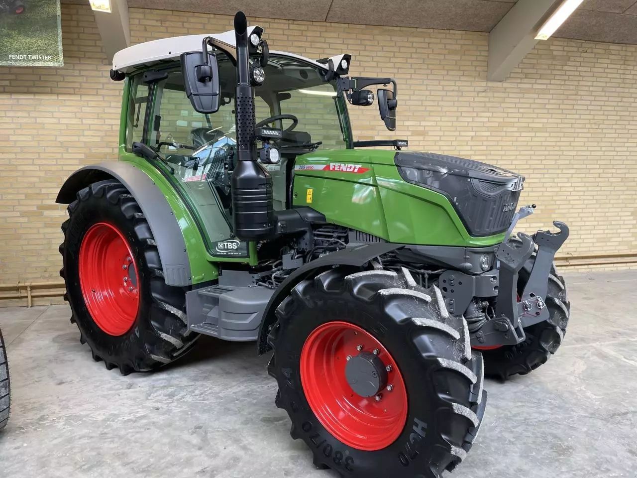 E-FARM: Fendt 209 Vario - Tractor - id MC3PBN3 - Horas: 44 - Potencia del motor: 90,Dinamarca