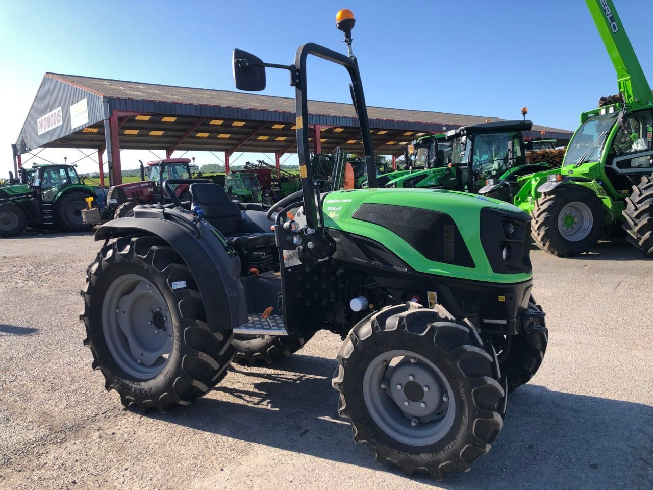 E-FARM: Deutz-Fahr 3060 - Traktor - id QJIHH5Z - 24 900 € - Rok produkcji: 2022 - Motogodziny: 58,Moc silnika: 50,Francja