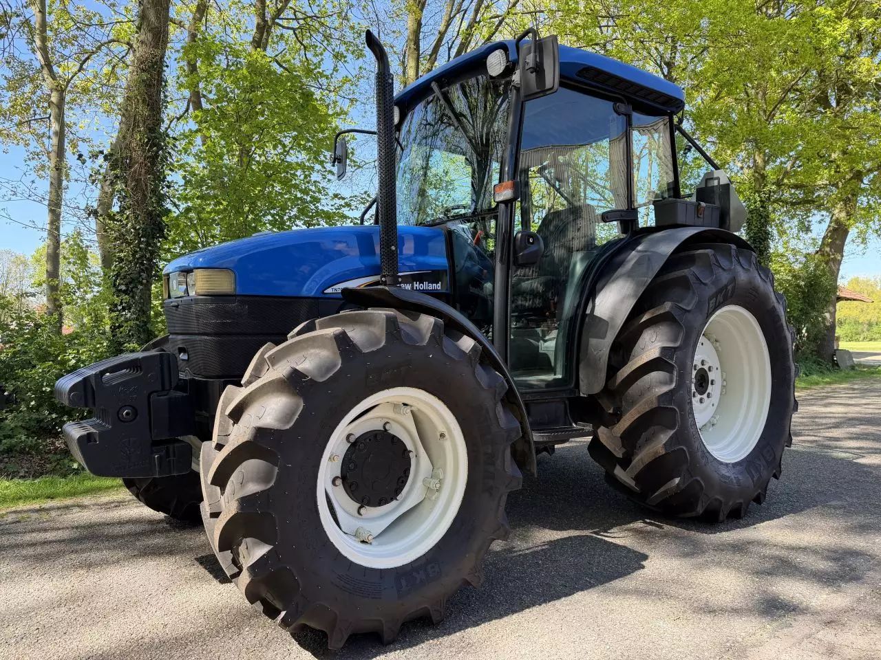 New Holland TN 70 DA Traktor