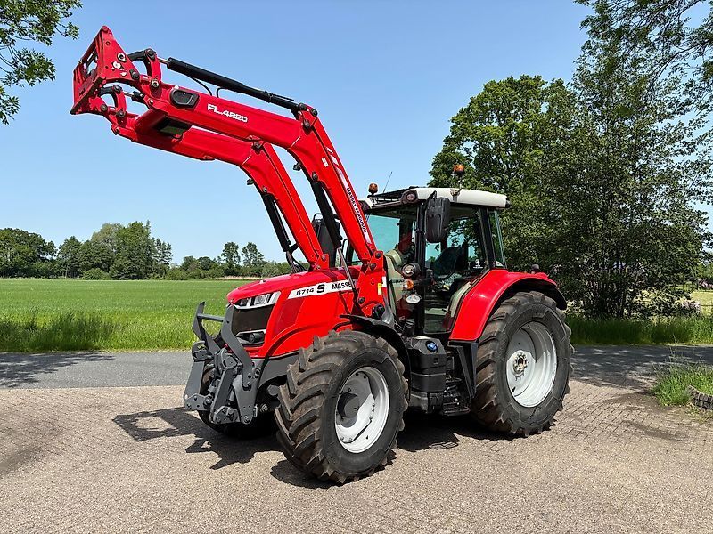 Massey Ferguson 6714 S Traktor