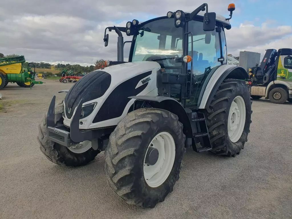 E-FARM: Valtra A104 - Tracteur - id 69LKDQX - Année: 2019 - Lecture du nombre d'heure: 3 685,Puissance du moteur (chevaux): 100,France