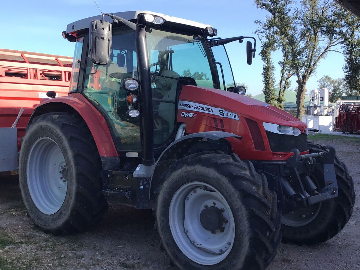 E-FARM: Massey Ferguson 5712S Dyna-6 Essential - Tractor - id NZXHNEJ - Year of construction: 2019 - Engine hours: 3,300,Engine power (HP): 120,France