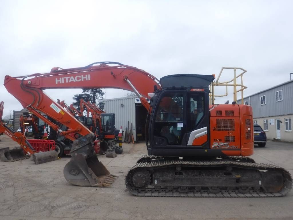 Hitachi zx 225 us lc-7 Excavadora de orugas 86.403 €