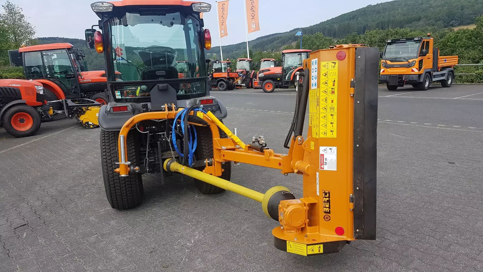 E-FARM: BERTI ta/k 125 böschungsmulcher - Kosilnica z ličinkami - id KLF2LVE - 5.300 € - Leto izgradnje: 2025 - Nemčija