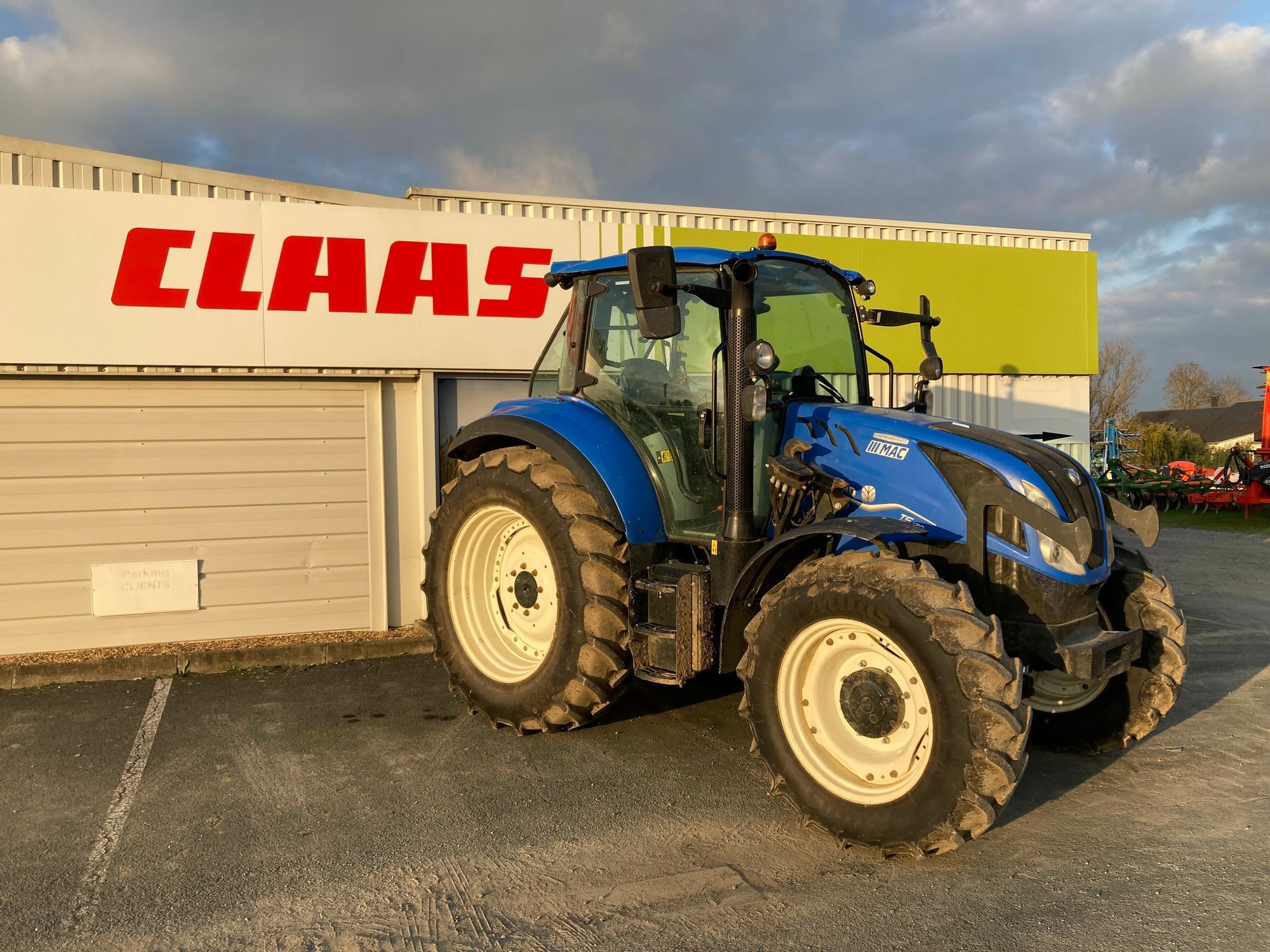 E-FARM: New Holland T5.120 - Traktor - id 7HTQJAN - 61.000 € - Baujahr: 2022 - Abgelesene Motorstunden: 1.150