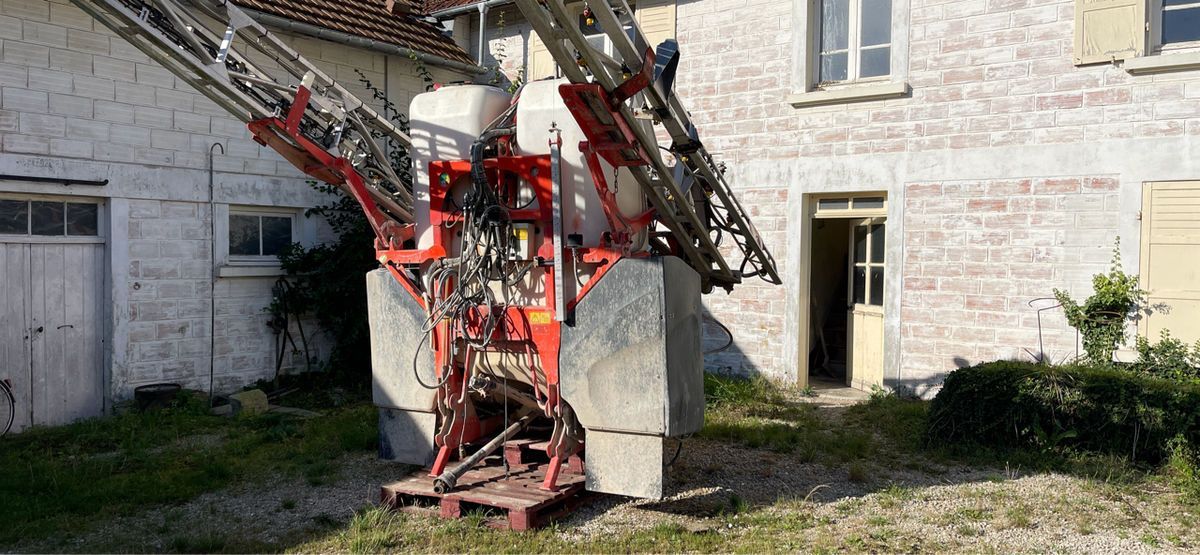 E-FARM: Kuhn altis 2002 - Pulvérisateur - id RU1CT62 - 29 000 € - Année: 2013 - France