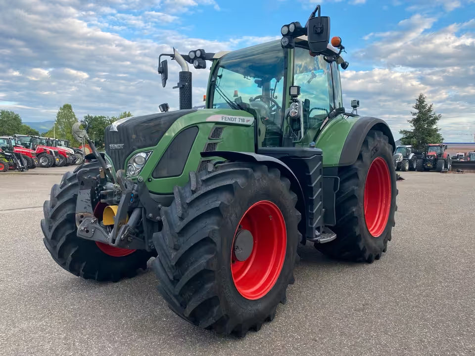 E-FARM: Fendt 718 Vario - Tracteur - id RMXH7AG - 79 000 € - Année: 2013 - Lecture du nombre d'heure: 8 250,Puissance du moteur (chevaux): 180,Allemagne