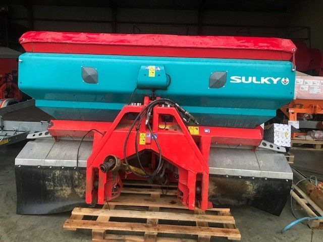 E-FARM: sulky x 36 - Fertiliser spreader - id KWHWDYK - €4,300 - Year of construction: 2013 - France