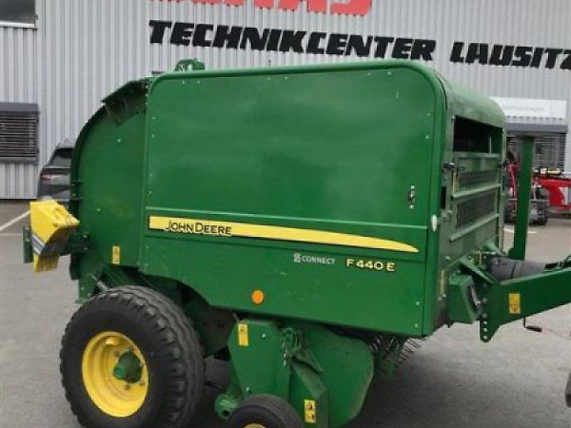 E-FARM: John Deere F440E - Presse à balles - id XEHSCVG - 17 600 € - Année: 2022 - Allemagne