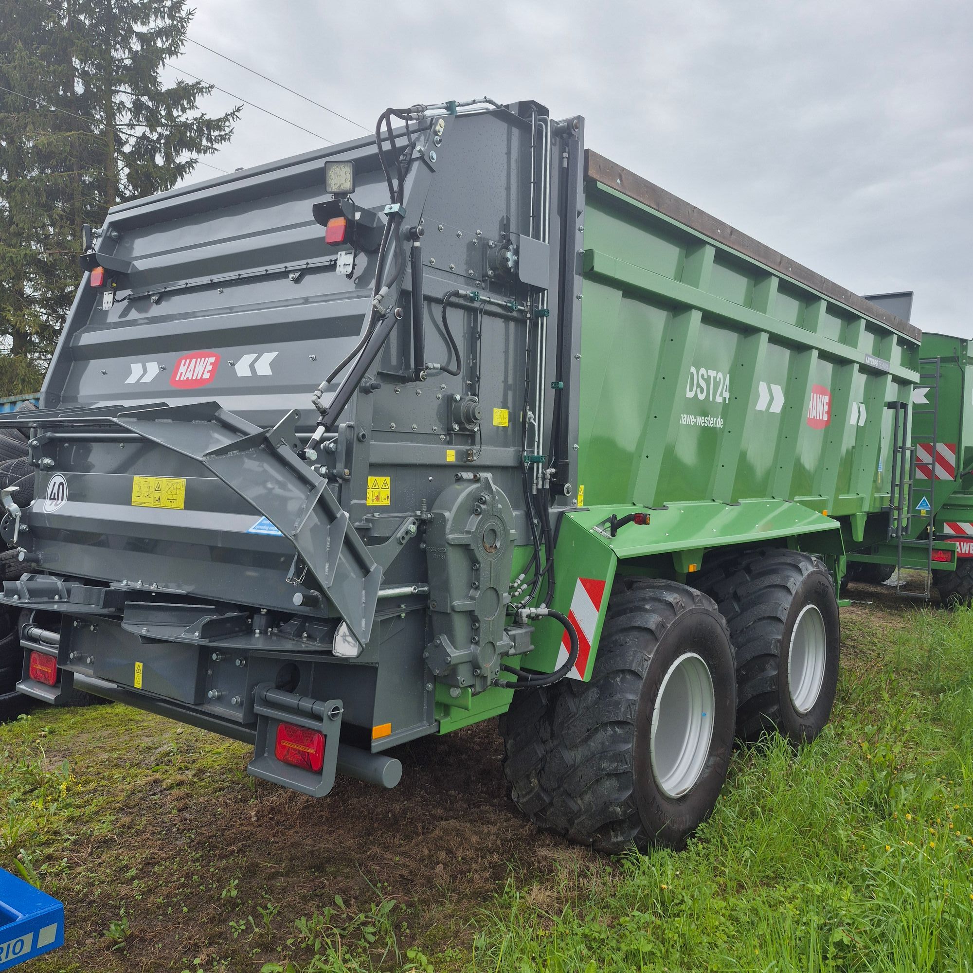 E-FARM: Hawe DST 24 - Manure and compost spreader - id 5WADDLY - €103,999 - Year of construction: 2023 - Latvia