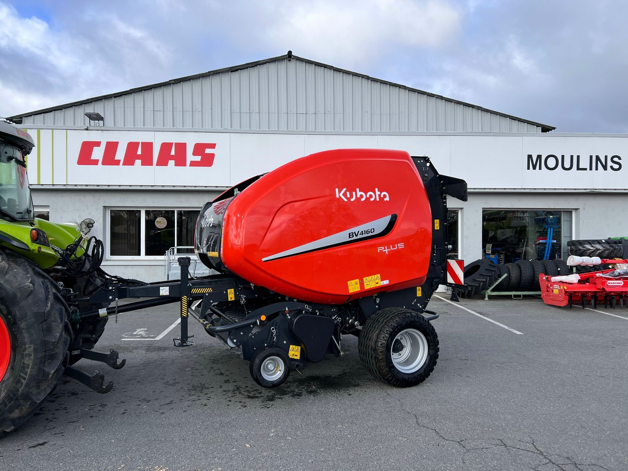 E-FARM: Kubota BV4160 - Presse à balles - id ZT1C7BI - 36 500 € - Année: 2022 - Balles produites: 1 580