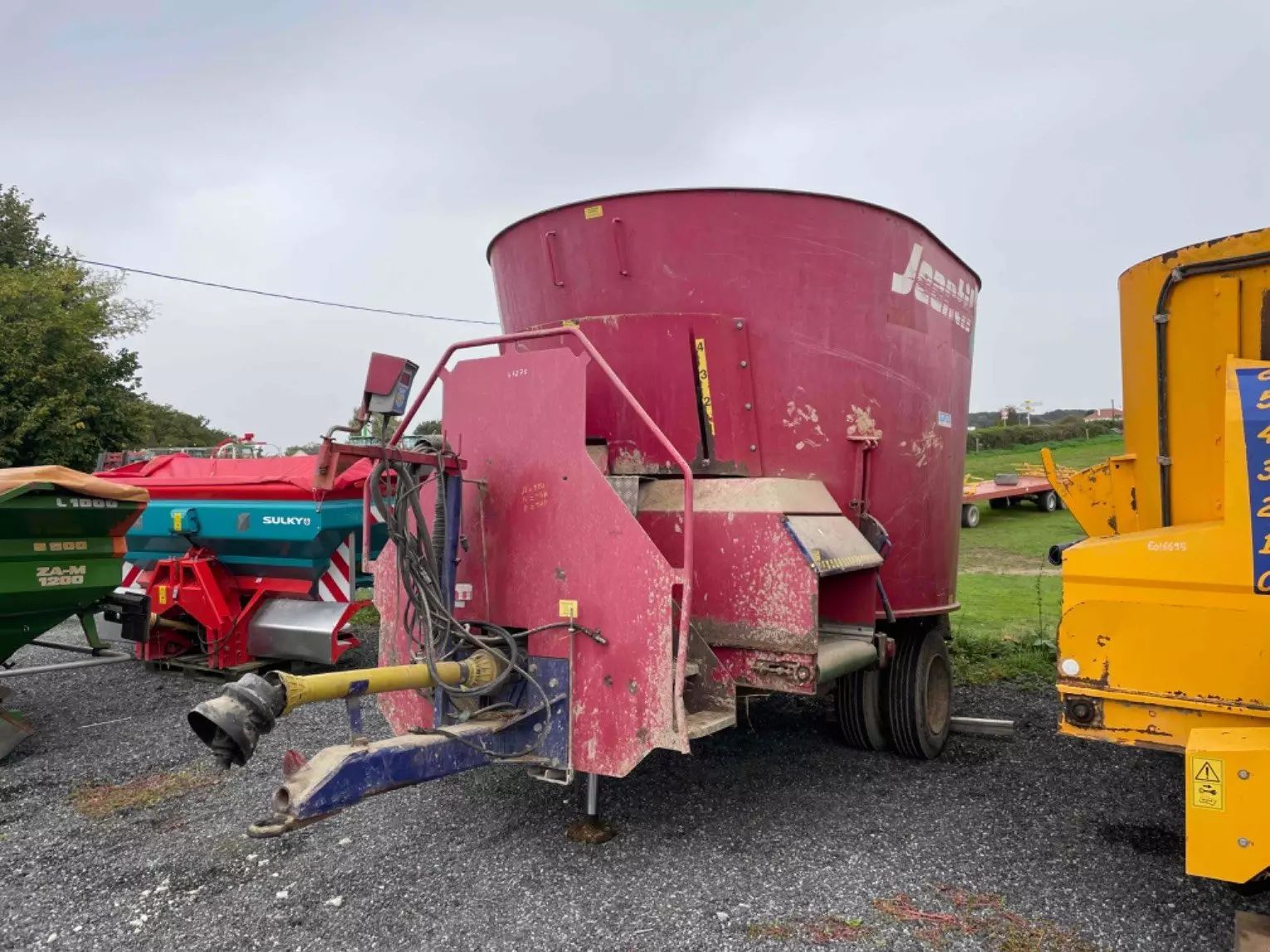 E-FARM: Jeantil mélangeuse vm17 jeantil - Mixer feeder - id GF5BISD - €6,750 - Year of construction: 2002 - France