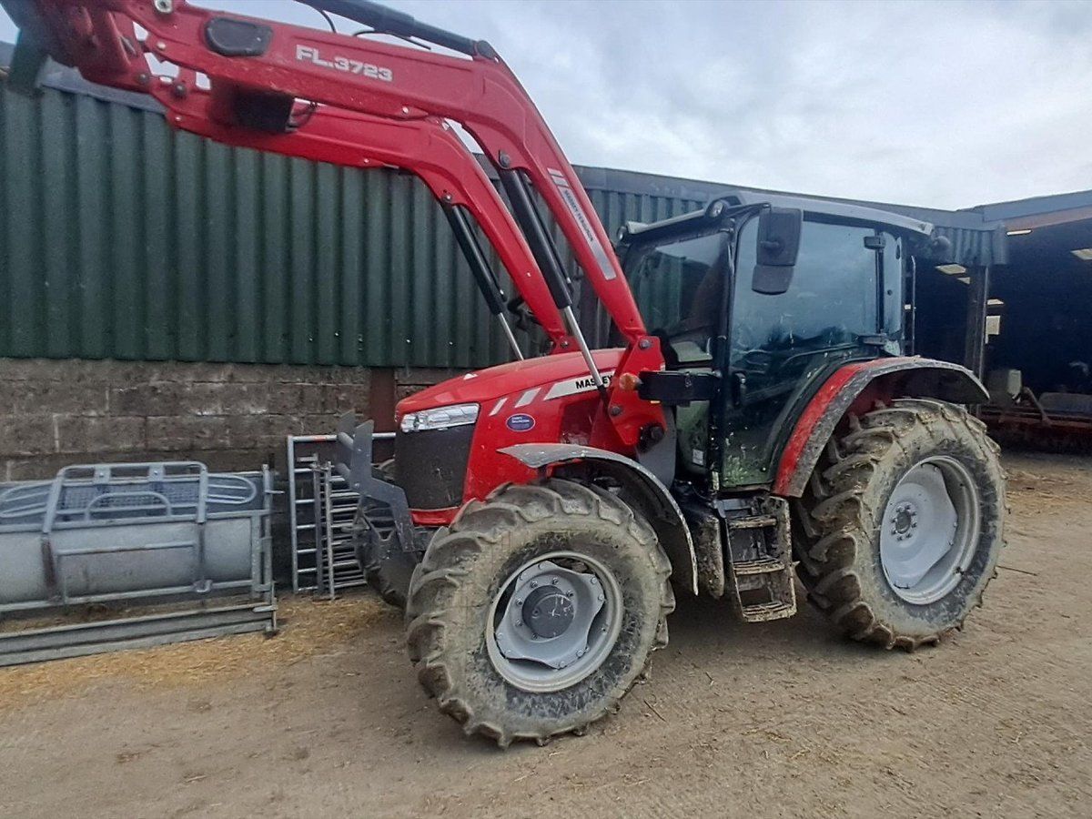 E-FARM: Massey Ferguson 5711 - Tracteur - id S4UTV6L - 58 847 € - Année: 2020 - Lecture du nombre d'heure: 850,Royaume-Uni
