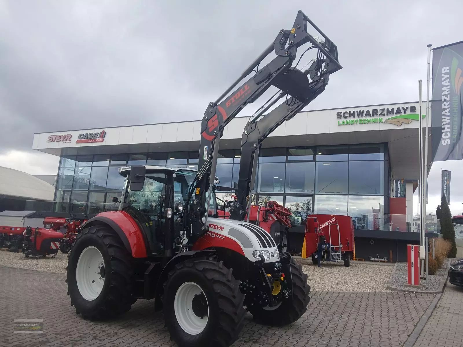 E-FARM: Steyr 4110 Multi - Traktor - id IZ4RZMJ - 91.062 € - Baujahr: 2023 - Abgelesene Motorstunden: 60,Motorleistung (PS): 110,Österreich