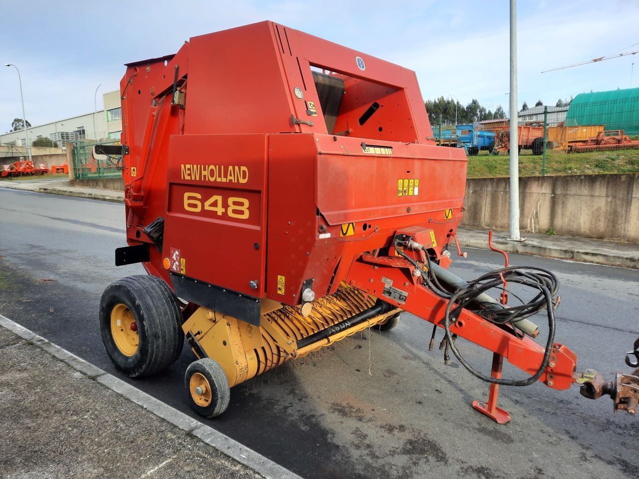 E-FARM: New Holland 648 - Presse à balles - id 4GKRKRW - 6 900 € - Année: 1999 - Balles produites: 15 000,Espagne