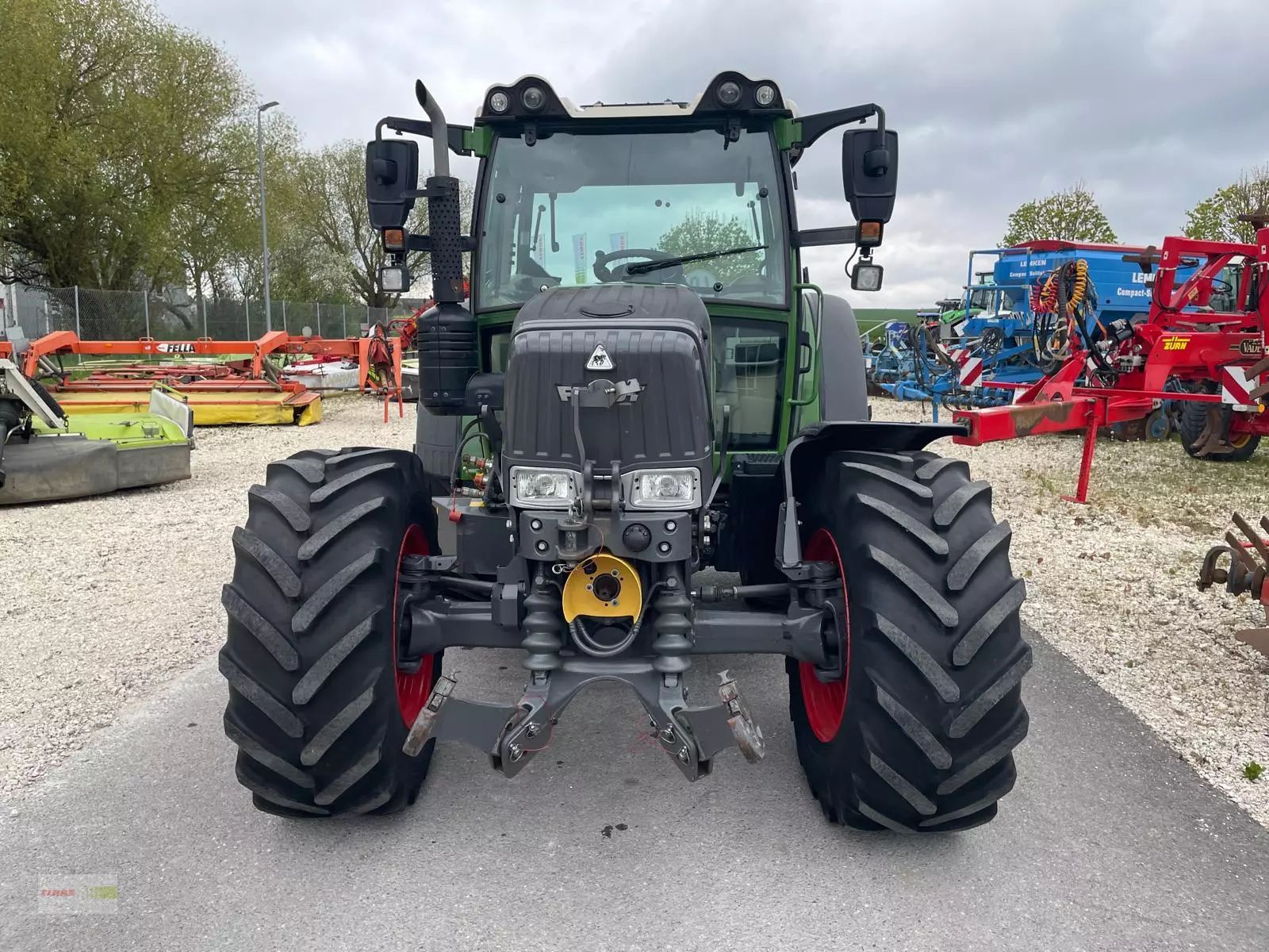 Fendt 211 Vario Traktor 74 696 €