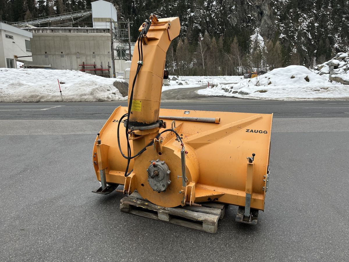 E-FARM: Zaugg schneefräse 2,2m sf72e-70-l-220 - Kommunaltechnik - id R7BRYMX - 14.900 € - Baujahr: 2006 - Österreich
