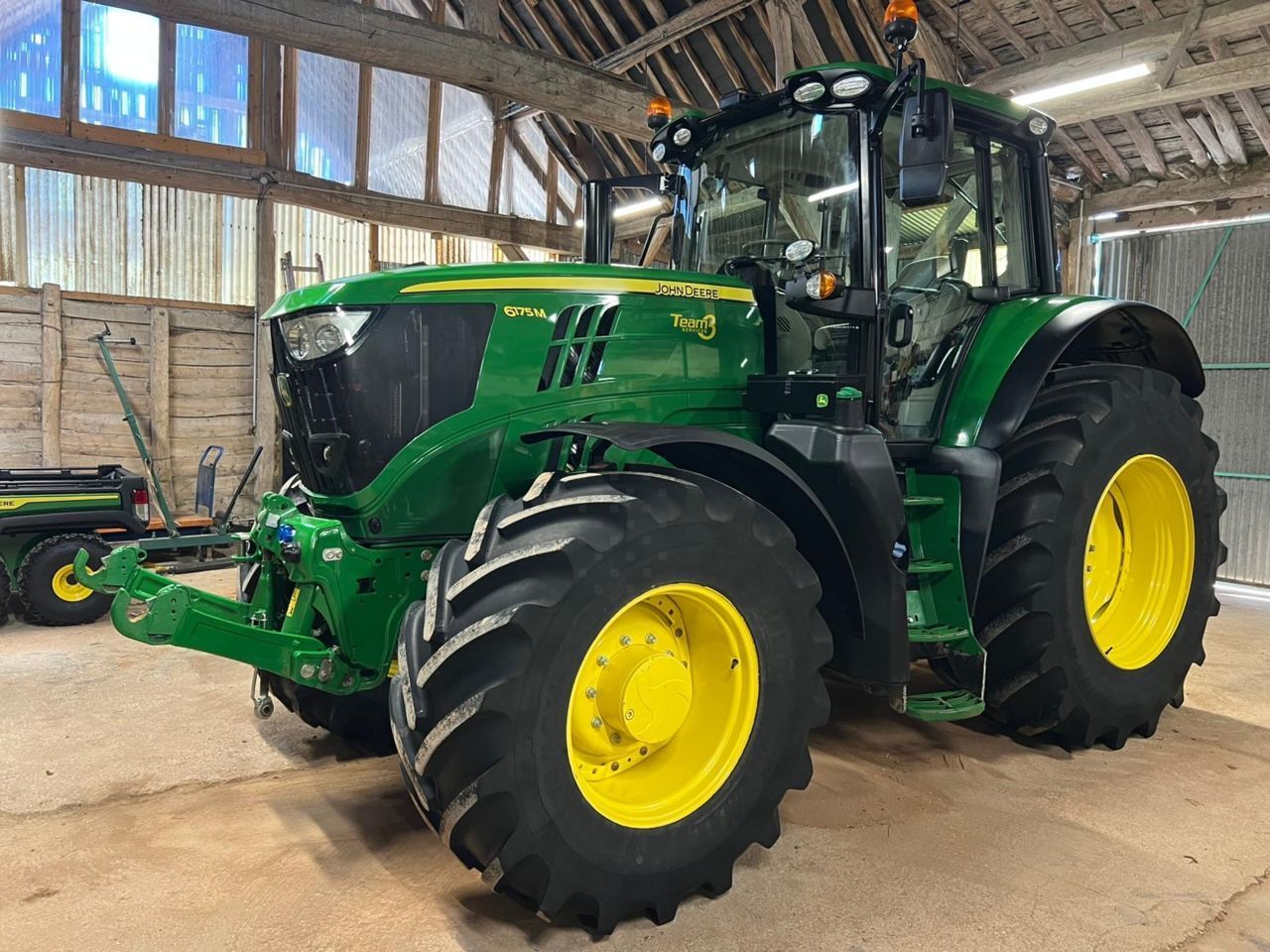 John Deere 6175 M Tractor 99.500 €