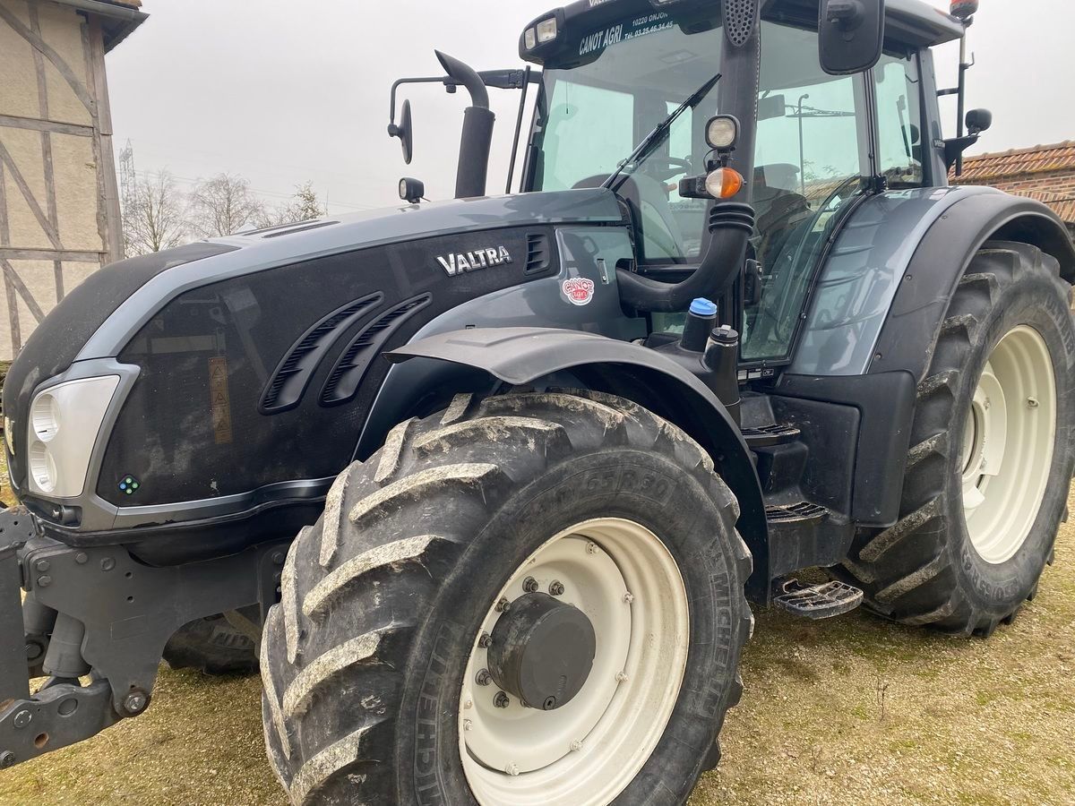 E-FARM: Valtra T163e - Traktor - id XGPLFIR - Rok produkcji: 2013 - Motogodziny: 3846,Moc silnika: 165,Francja
