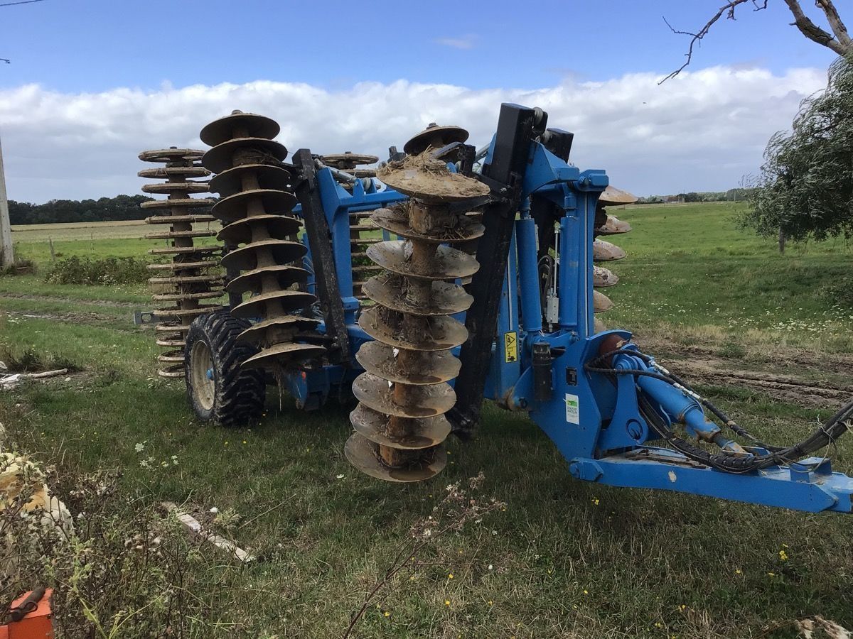 E-FARM: RABE blackbird - Tallerkenharver og skiveharve - id 3LCKR3G - 15.000 € - Produktionsår: 2017 - Frankrig