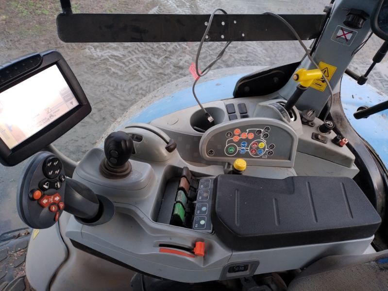 New Holland T 7030 Трактор 50 000 €