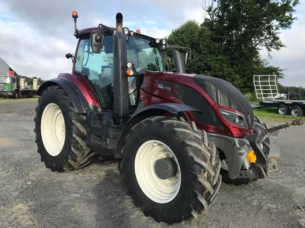 E-FARM: Valtra T214 Direct - Tracteur - id UDZRR8P - 78 000 € - Année: 2017 - Lecture du nombre d'heure: 3 130,Puissance du moteur (chevaux): 214,France