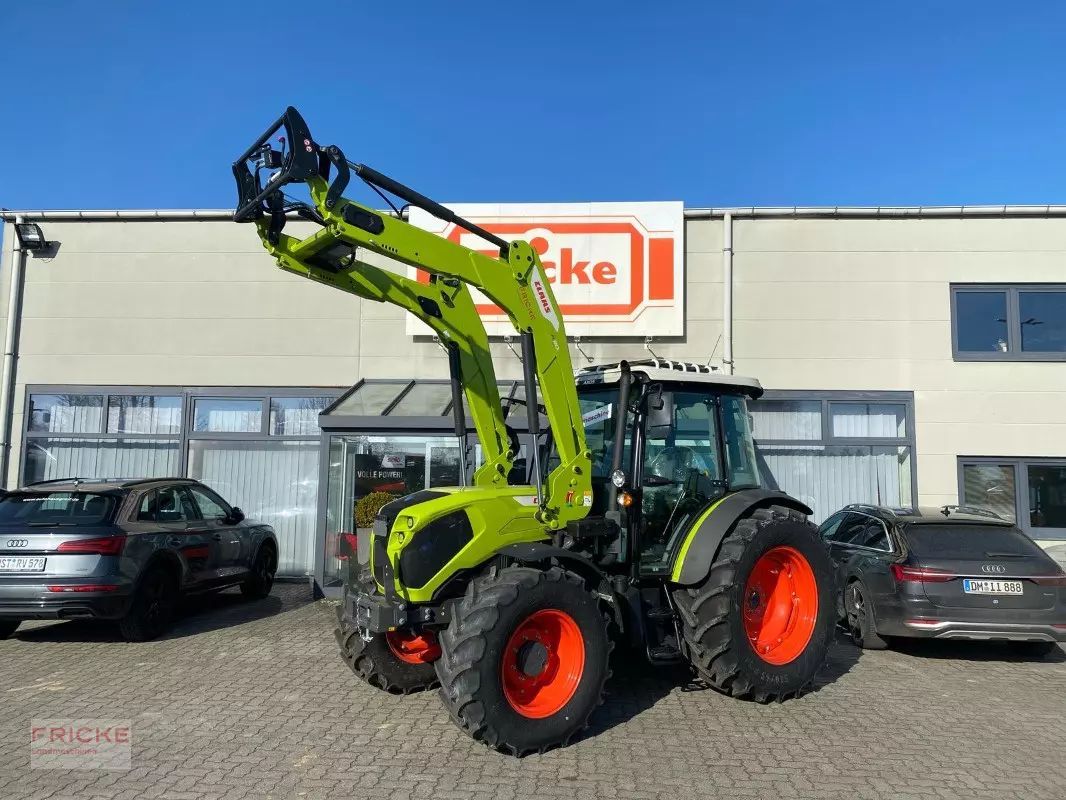 Claas Axos 240 Tractor €59,999