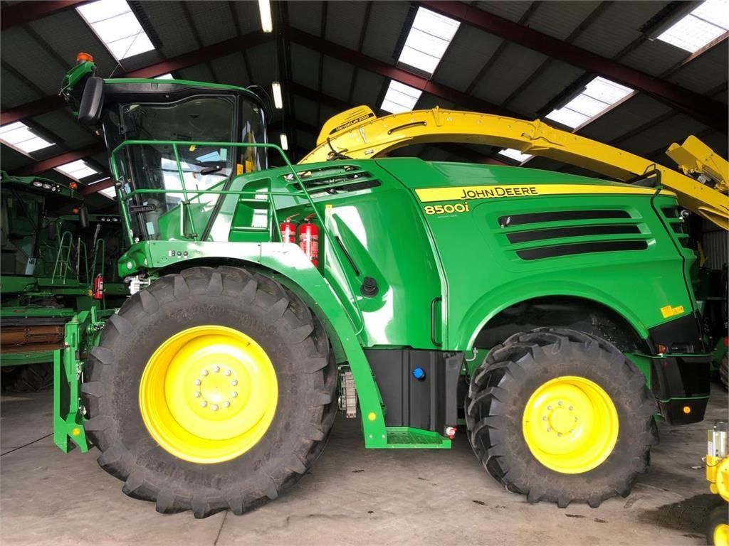 E-FARM: John Deere 8500 - Self propelled forage harvester - id HBSMNHL - €240,462 - Year of construction: 2021 - Engine hours: 910,Engine power (HP): 532,Denmark