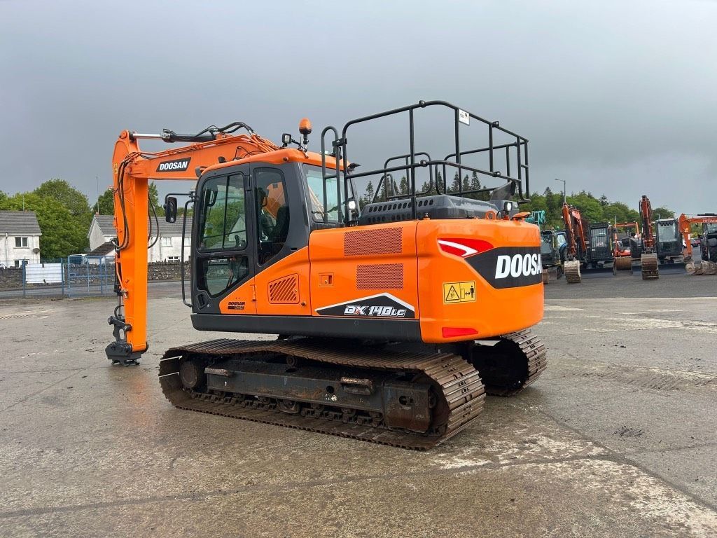 Doosan dx140 lc-7 ( new model ) Excavadora de orugas 44.971 €