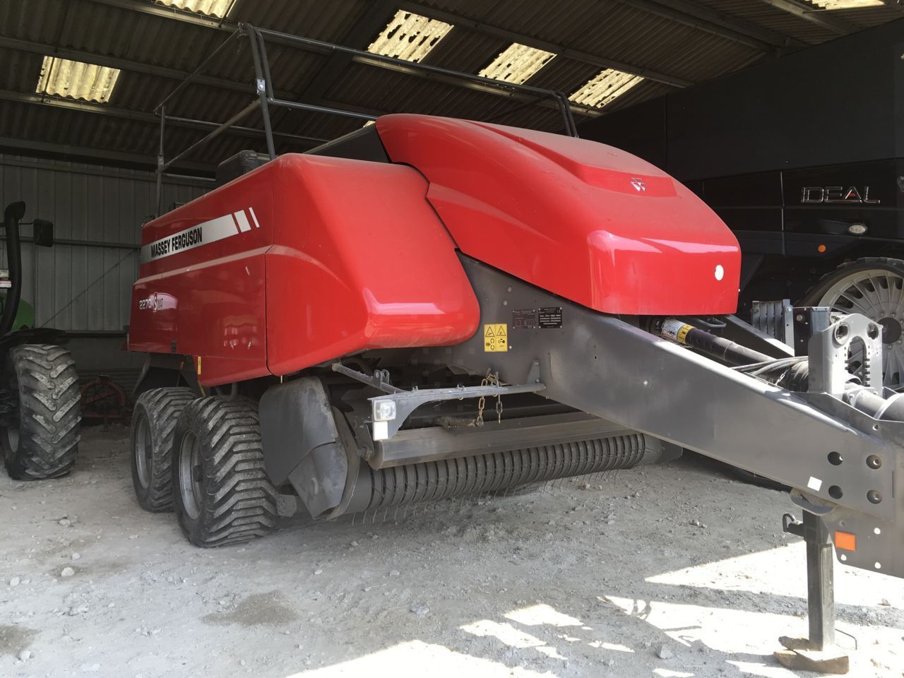 E-FARM: Massey Ferguson 2270 tp - Πρέσσα - id JJ7YL5V - 125.000 € - Χρονία: 2022 - Συνολικός αριθμός παραχθέντων δεμάτων: 2.800,Γαλλία