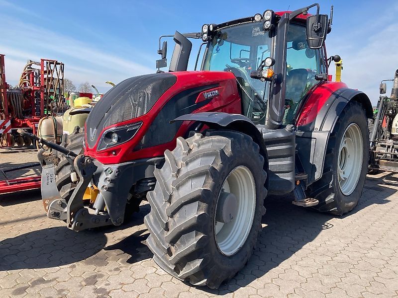 E-FARM: Valtra T254 Versu - Tractor - id BSJPVVK - €78,500 - Year of construction: 2019 - Engine hours: 5,245,Engine power (HP): 269,Germany