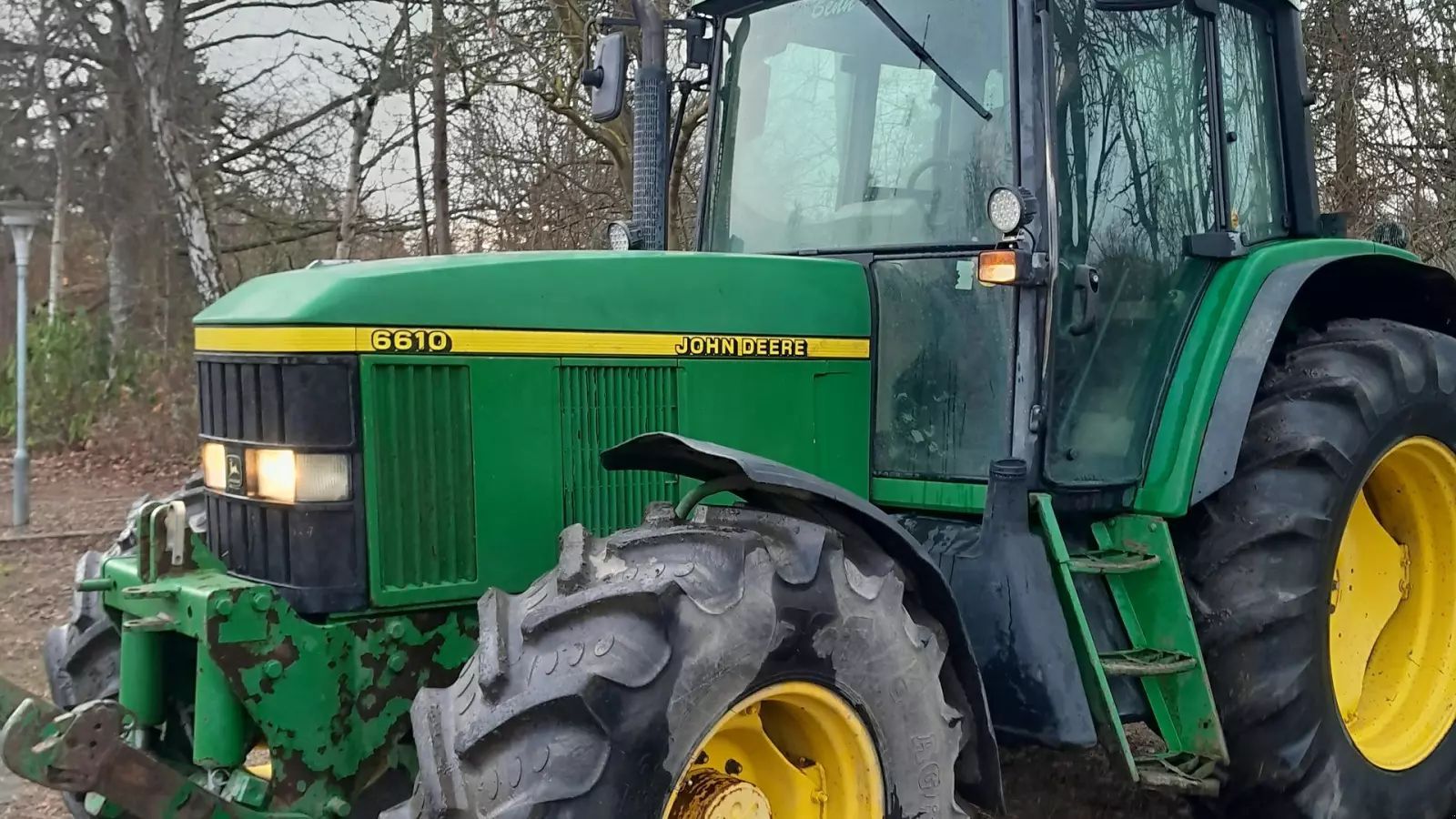 John Deere 6610 Tractor €22,487