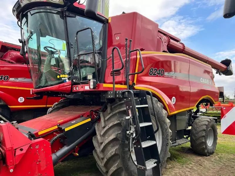 E-FARM: Case IH case ih 8240 - Cosechadora - id XMPXSDC - Año: 2016 - Horas: 1753,Potencia del motor: 499,Alemania