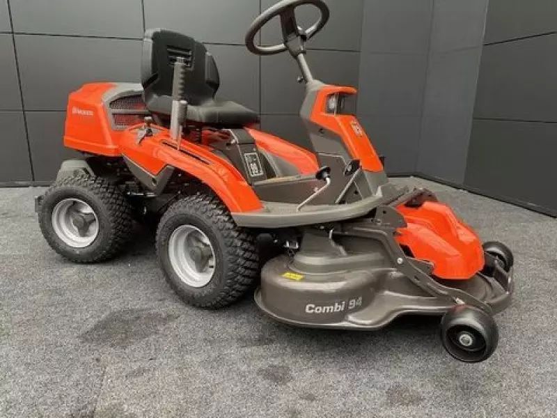 Husqvarna R 216T AWD Fűnyíró