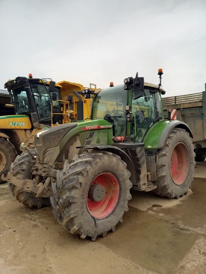 E-FARM: Fendt 720 Vario - Tracteur - id CUQZFUG - 126 000 € - Année: 2021 - Lecture du nombre d'heure: 4 600,Puissance du moteur (chevaux): 200,France