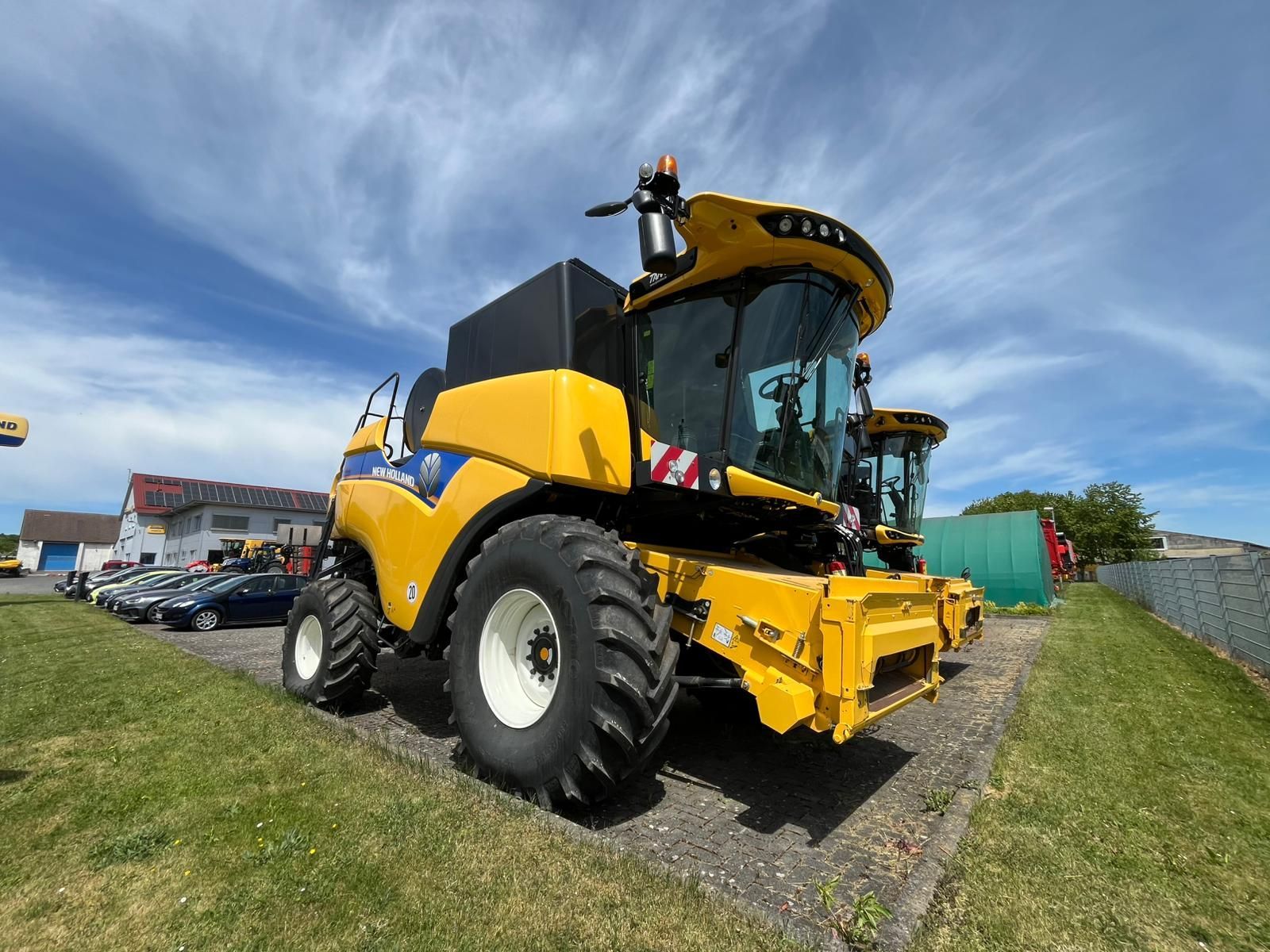 E-FARM: New Holland CX 6.90 - Mähdrescher - id ZBRFUYM - 207.500 € - Baujahr: 2023 - Abgelesene Motorstunden: 250,Motorleistung (PS): 374,Deutschland