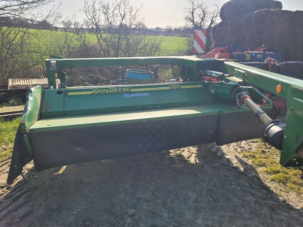 E-FARM: John Deere 1365 - Segadora - id R9RHEKP - 9900 € - Año: 2019 - Francia