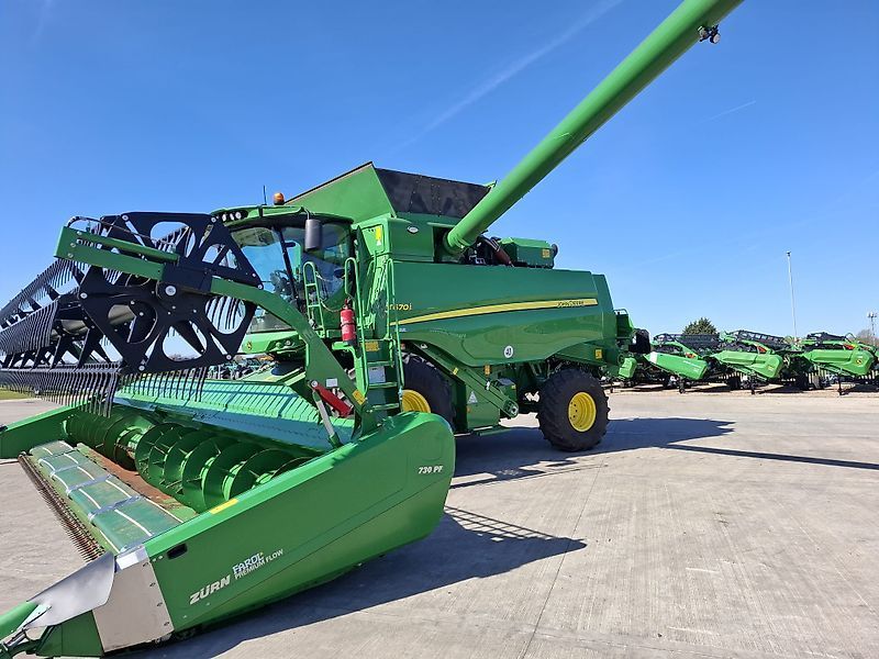 E-FARM: John Deere T 670 i - Cosechadora - id ZWHUDMP - 293.569 € - Año: 2023 - Horas: 330,Reino Unido