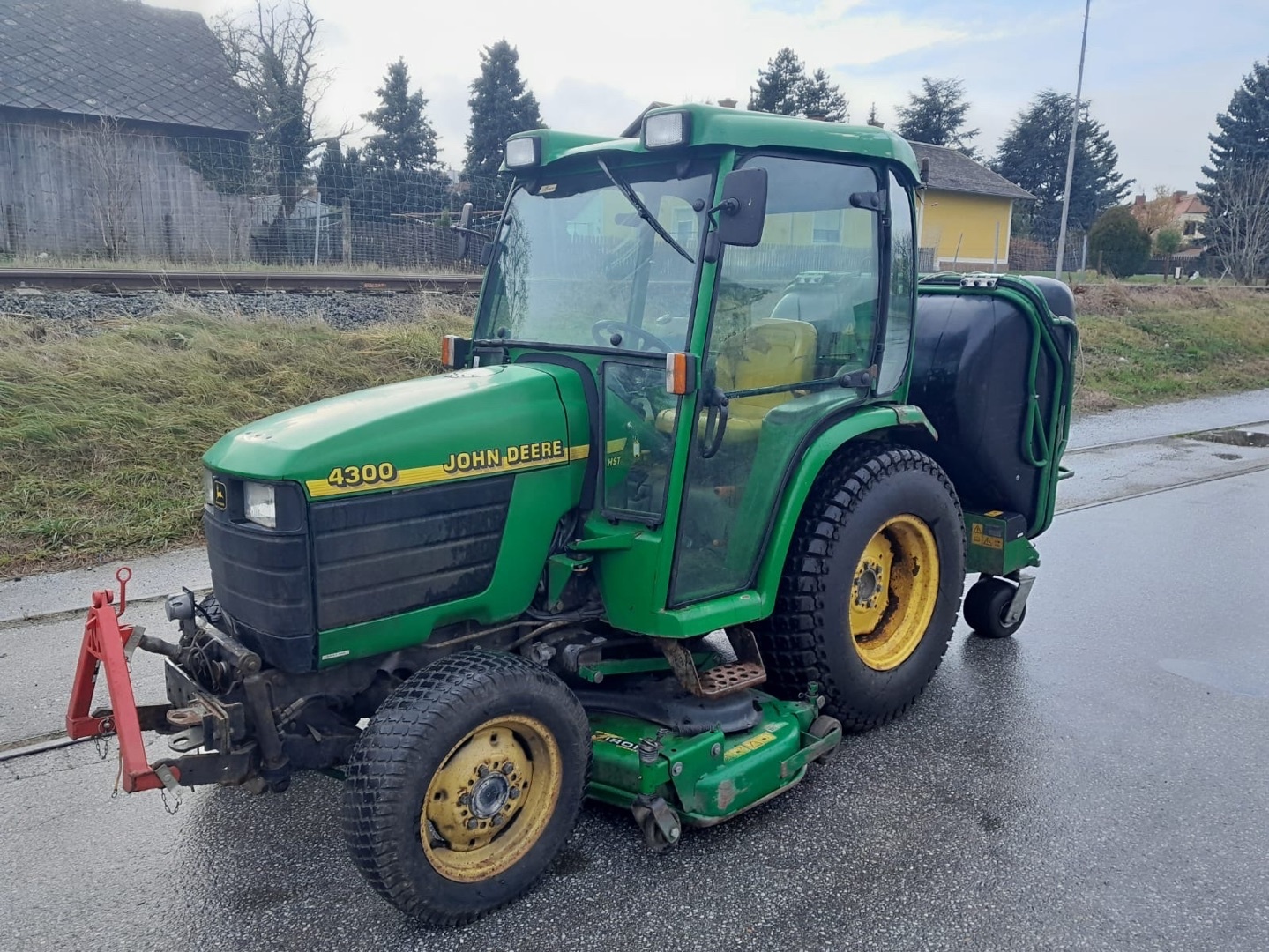 John Deere 4300 lawn_mower €9,167