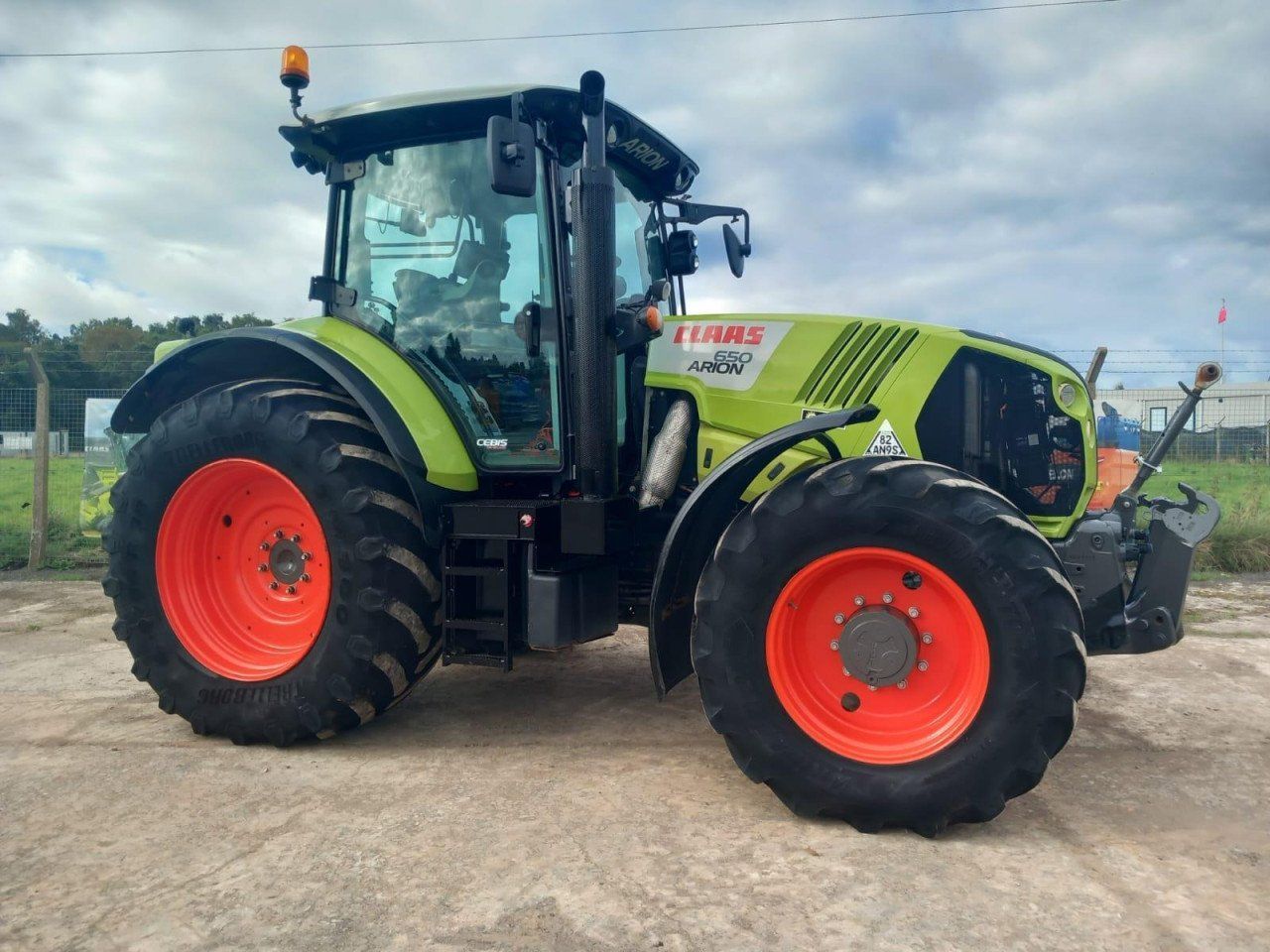 E-FARM: Claas Arion 650 - Tractor - id EKLZK6Z - 47.563 € - Año: 2015 - Horas: 7539,Potencia del motor: 185,Reino Unido