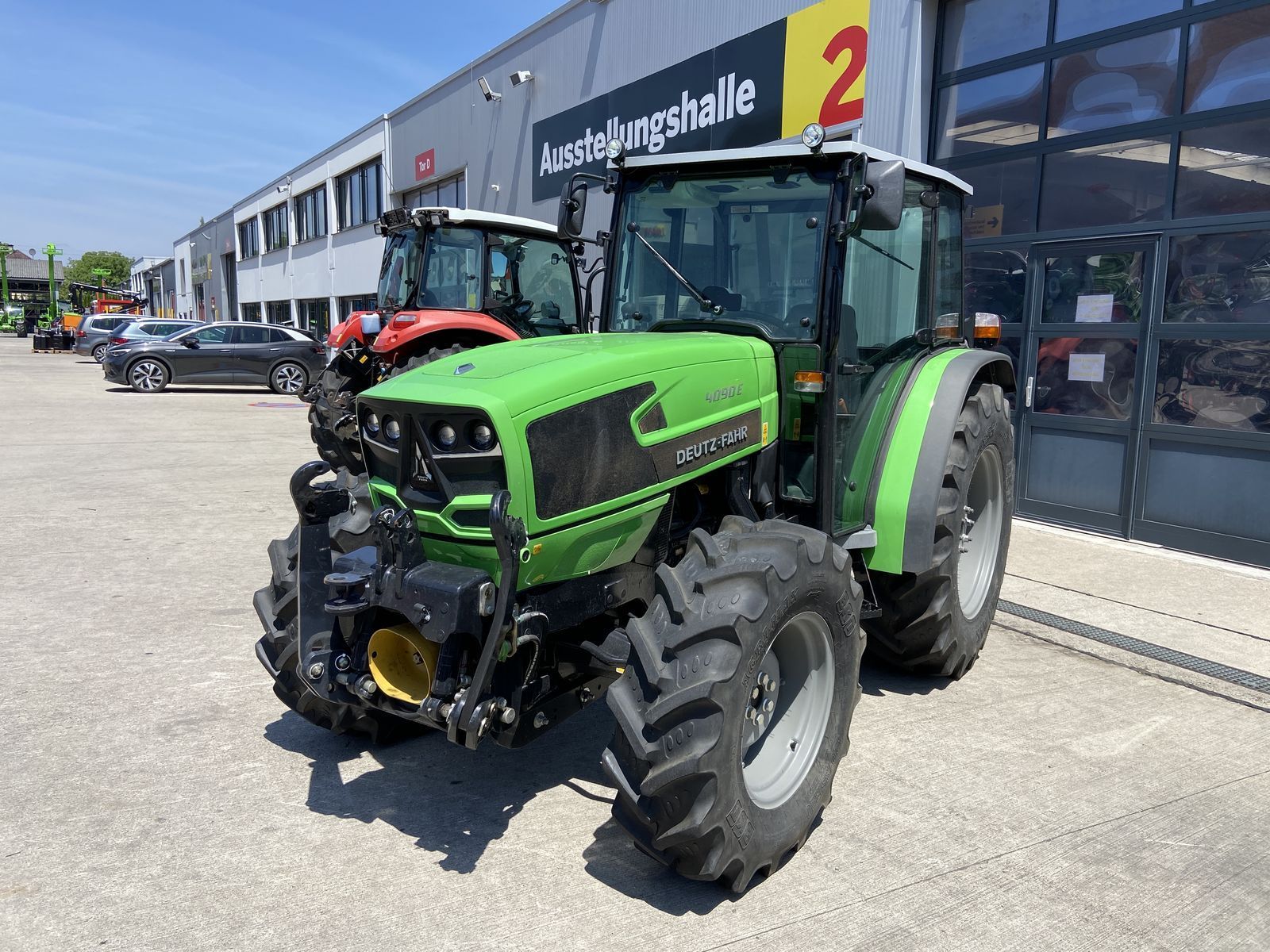 E-FARM: Deutz-Fahr 4090E - Tractor - id PLURAXN - €43,363 - Year of construction: 2020 - Engine hours: 259,Engine power (HP): 91,Austria
