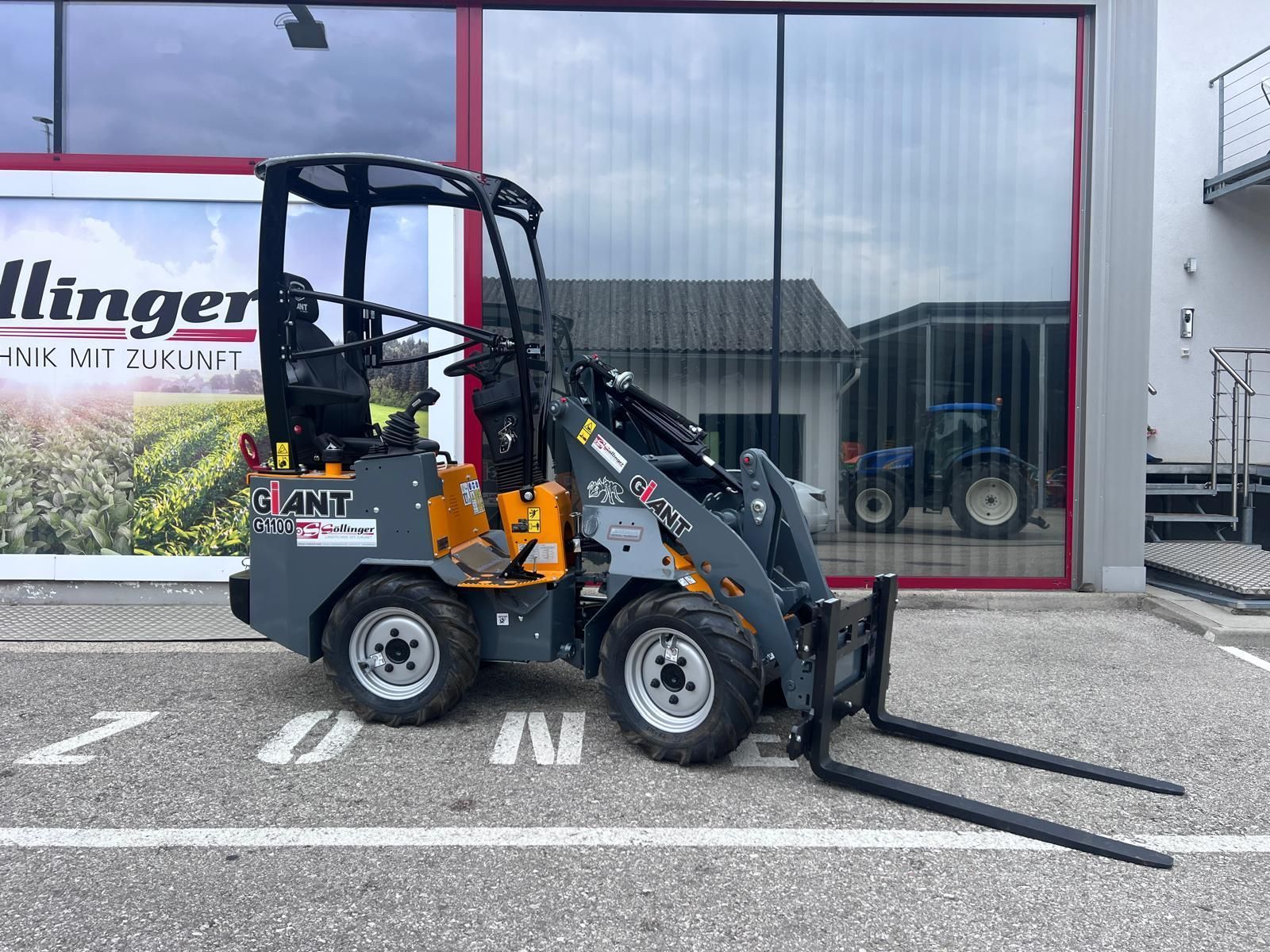 E-FARM: Giant g1100 trend-line - Wheel loader - id QF5GBAJ - €19,990 - Year of construction: 2025 - Engine hours: 1,Engine power (HP): 20,Austria