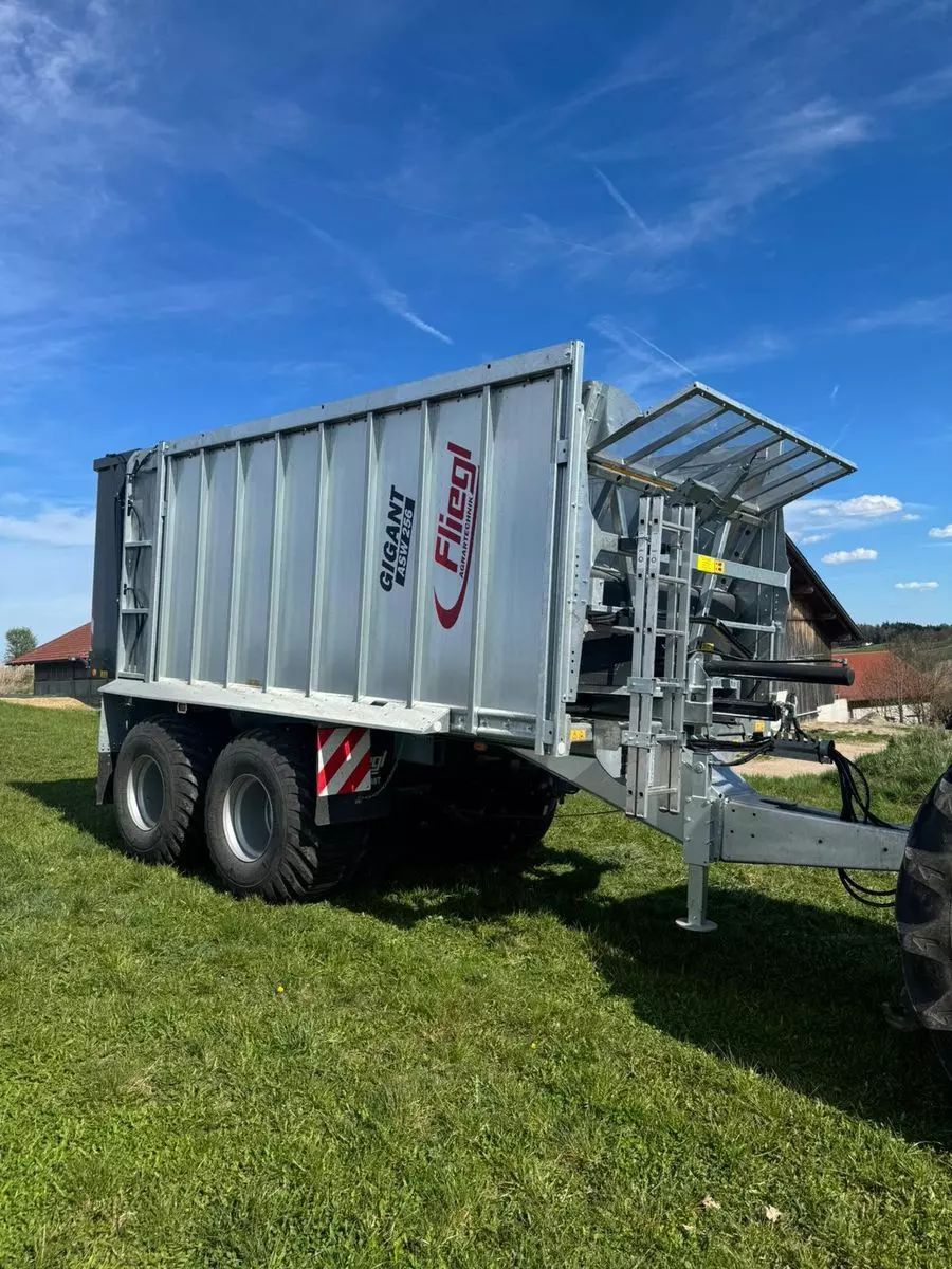 Fliegl asw 256 gigant Přeprava píce 35 310 €