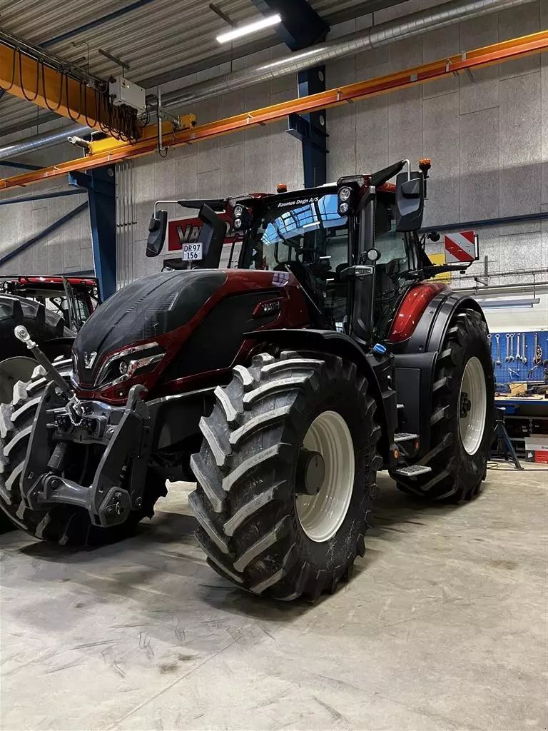 Valtra Q305 Traktorius 224 732 €